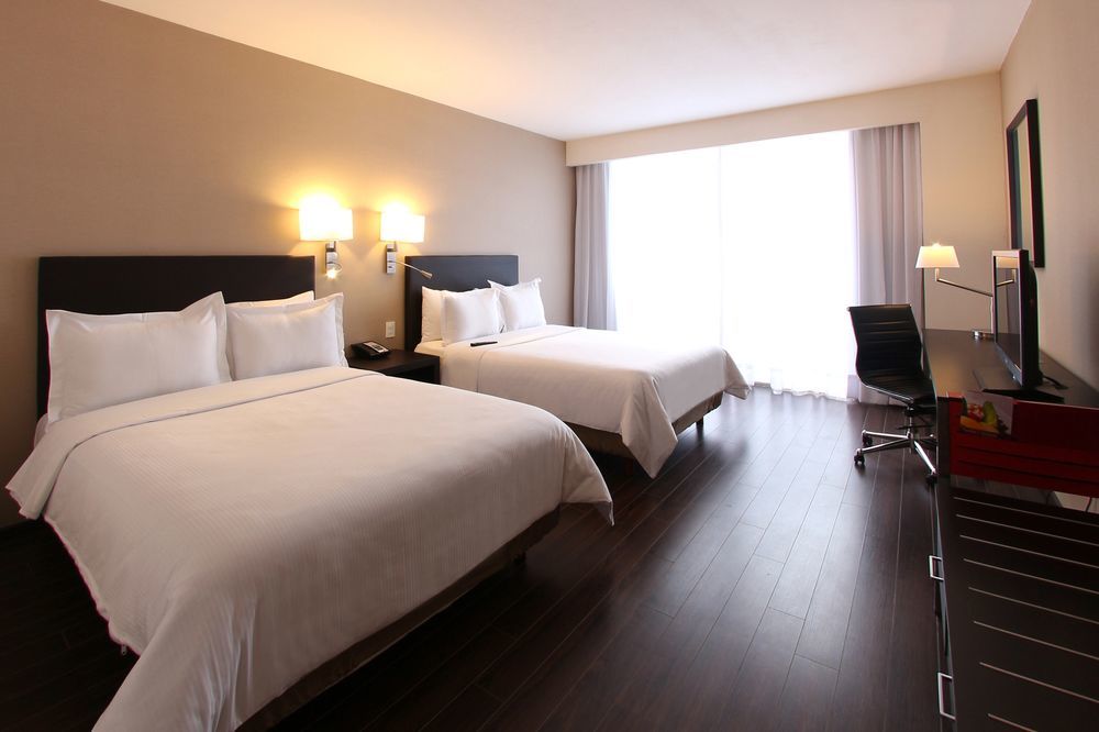 Fiesta Inn Silao Puerto Interior 외부 사진